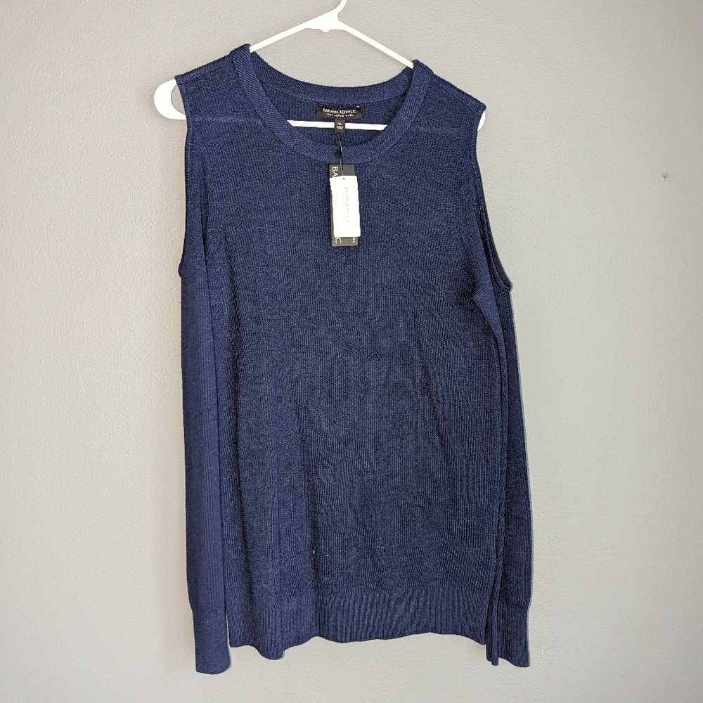 NWT. Navy Cold Shoulder Banana Republic Crewneck Sweater Size XL.